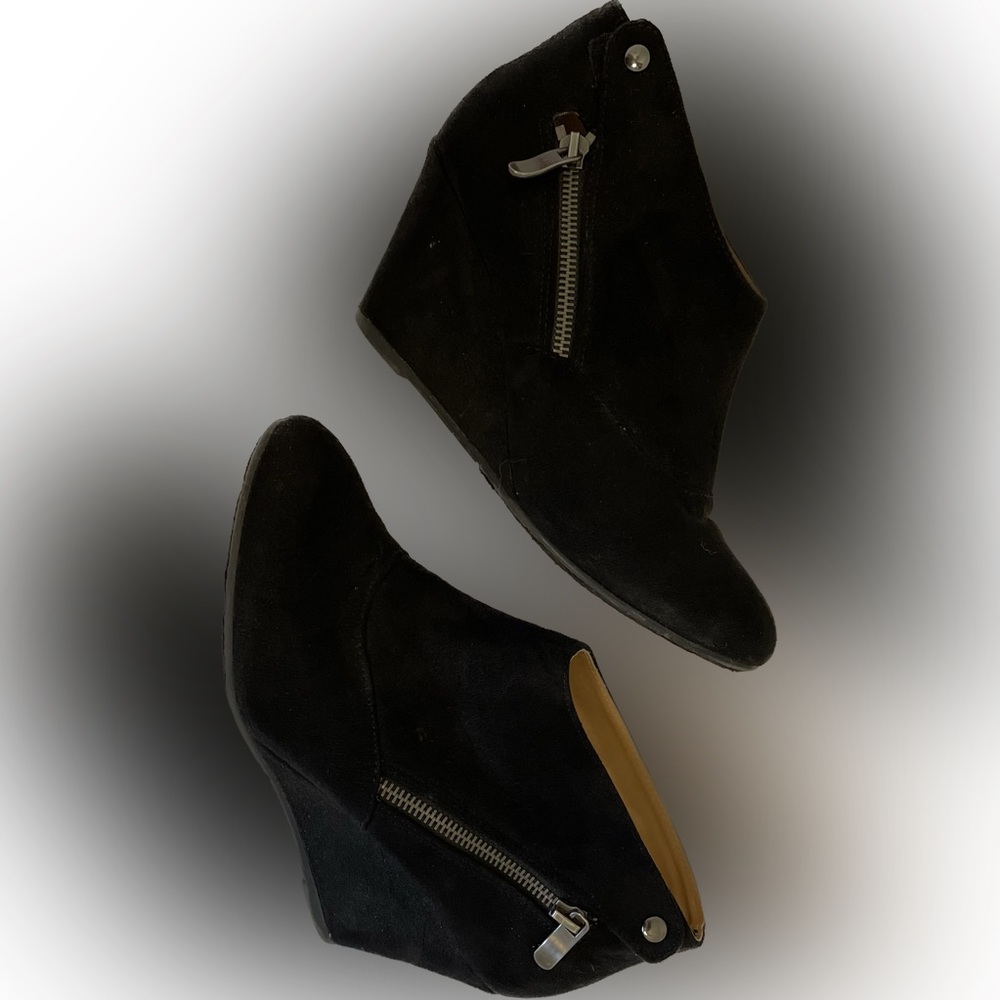 Dressy black wedges